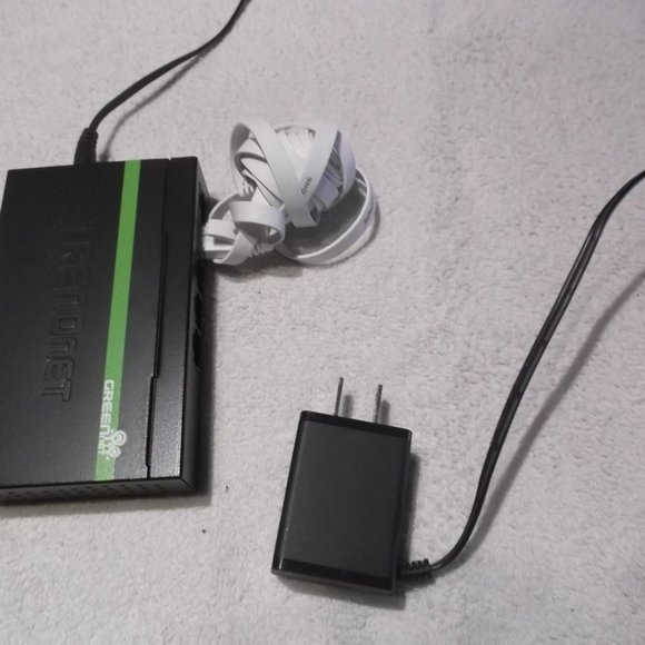 TRENDnet Green Net S/N CA0E505001163 Made In USA - Picture 2 of 5